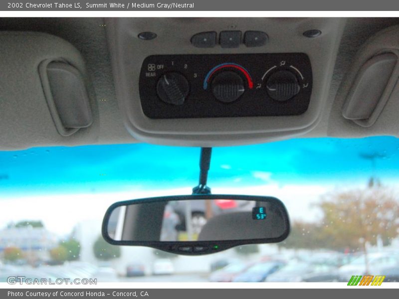 Summit White / Medium Gray/Neutral 2002 Chevrolet Tahoe LS