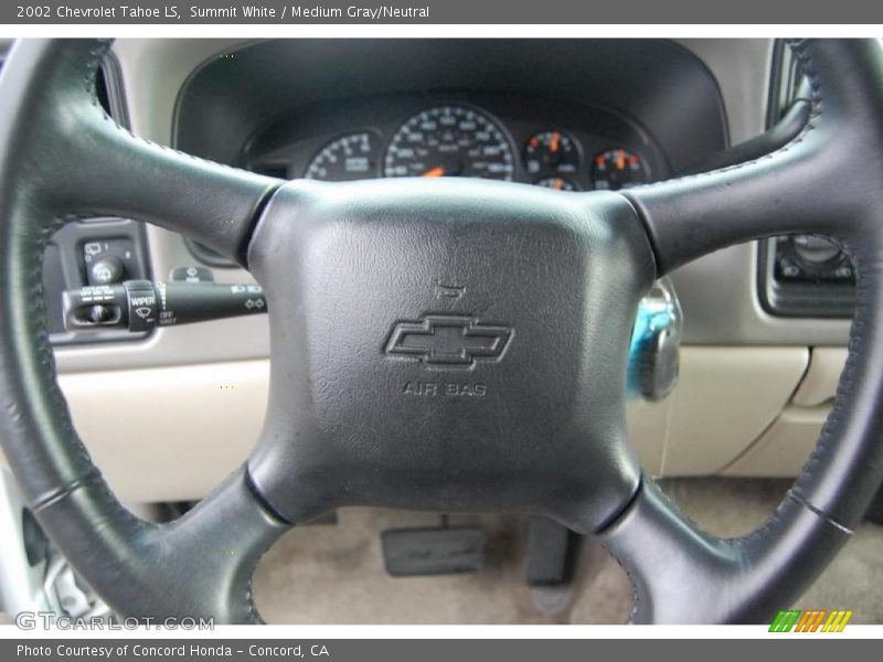 Summit White / Medium Gray/Neutral 2002 Chevrolet Tahoe LS