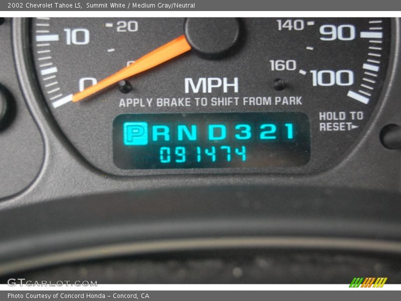 Summit White / Medium Gray/Neutral 2002 Chevrolet Tahoe LS
