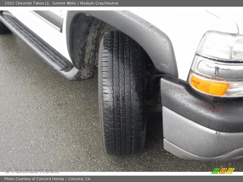 Summit White / Medium Gray/Neutral 2002 Chevrolet Tahoe LS