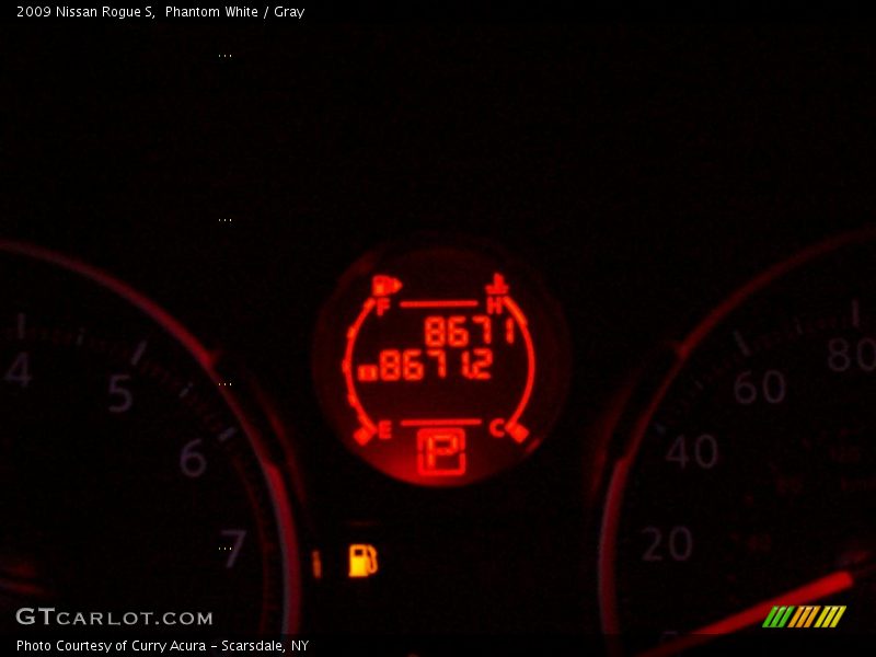 Phantom White / Gray 2009 Nissan Rogue S