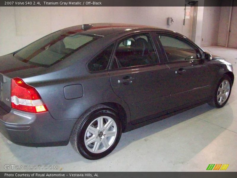 Titanium Gray Metallic / Off-Black 2007 Volvo S40 2.4i