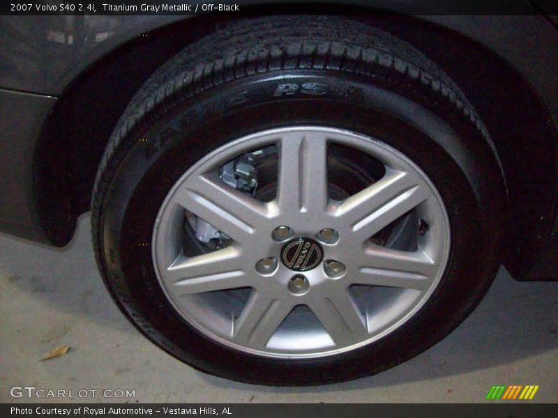 Titanium Gray Metallic / Off-Black 2007 Volvo S40 2.4i