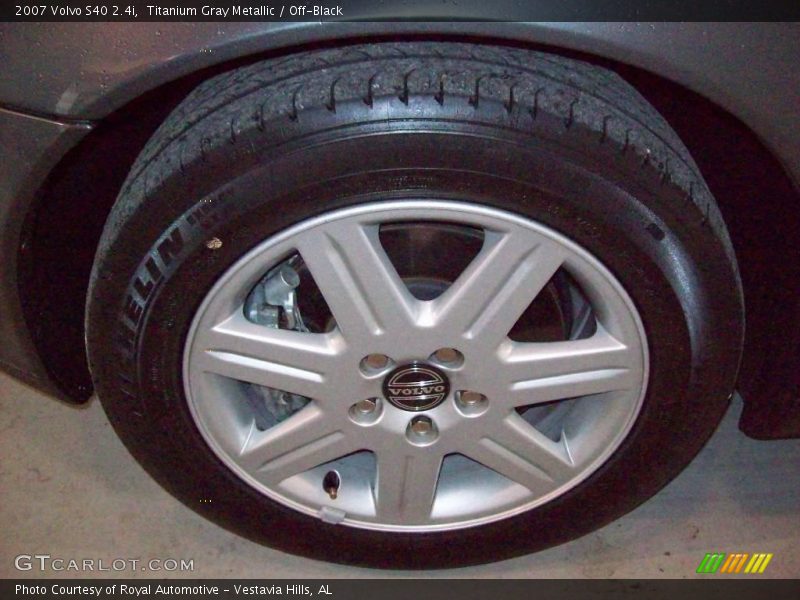 Titanium Gray Metallic / Off-Black 2007 Volvo S40 2.4i