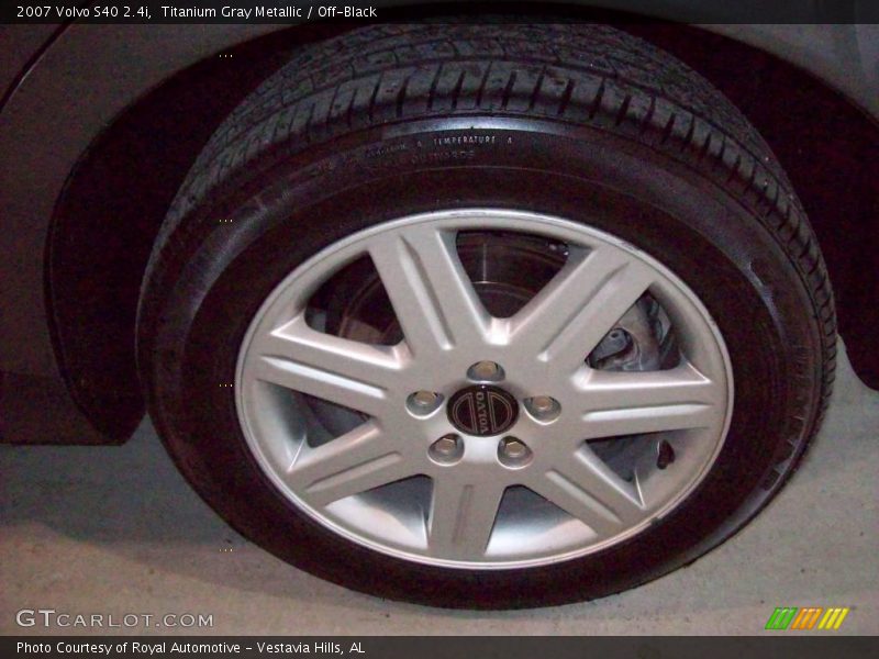Titanium Gray Metallic / Off-Black 2007 Volvo S40 2.4i