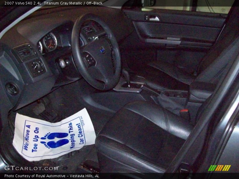 Titanium Gray Metallic / Off-Black 2007 Volvo S40 2.4i