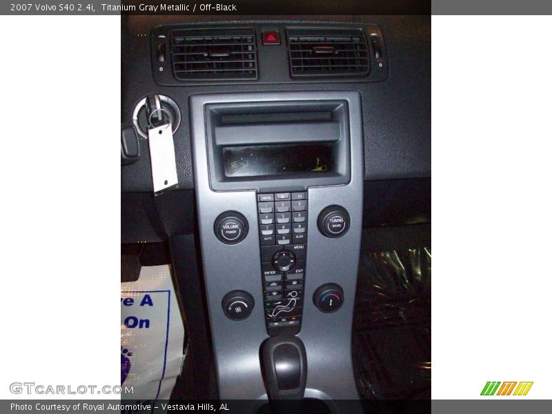 Titanium Gray Metallic / Off-Black 2007 Volvo S40 2.4i