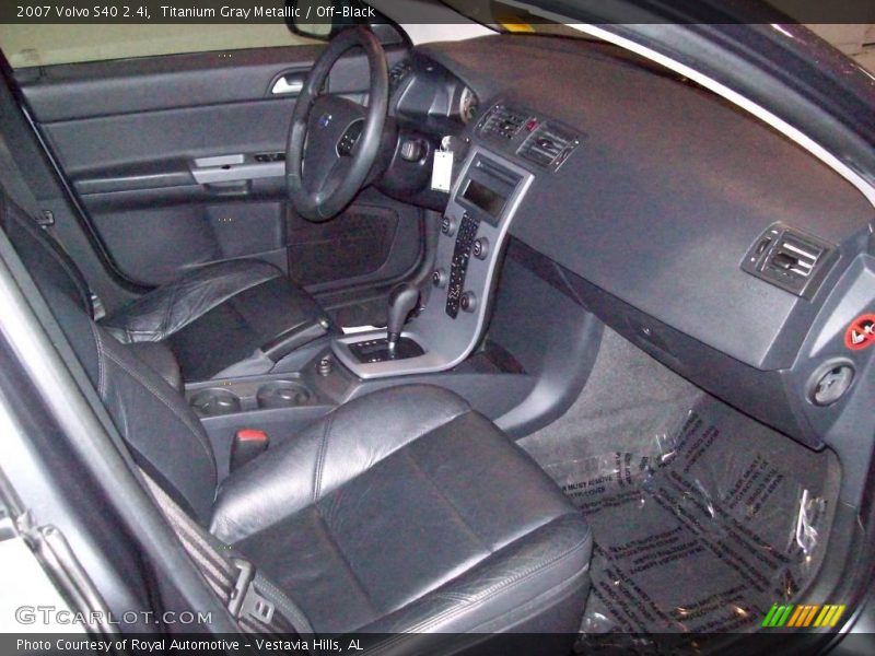 Titanium Gray Metallic / Off-Black 2007 Volvo S40 2.4i