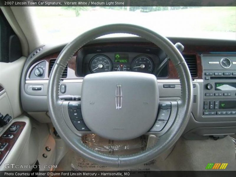 Vibrant White / Medium Light Stone 2007 Lincoln Town Car Signature