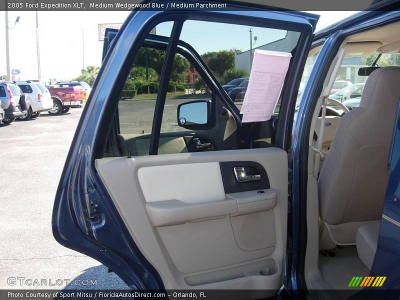 Medium Wedgewood Blue / Medium Parchment 2005 Ford Expedition XLT