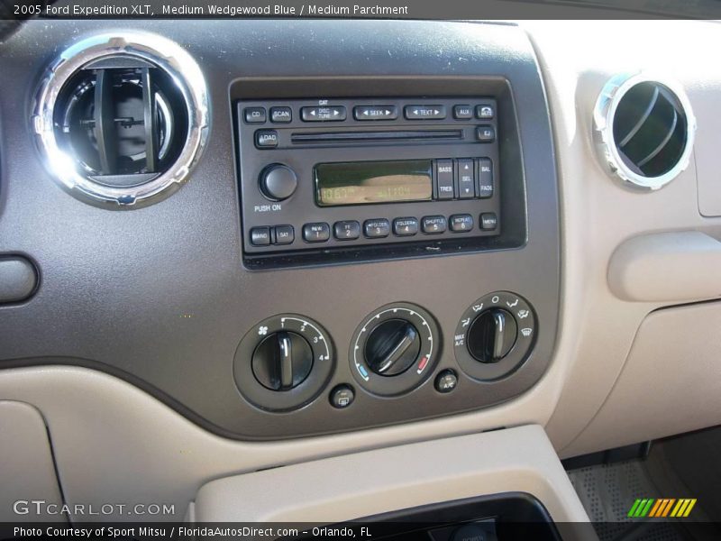 Medium Wedgewood Blue / Medium Parchment 2005 Ford Expedition XLT