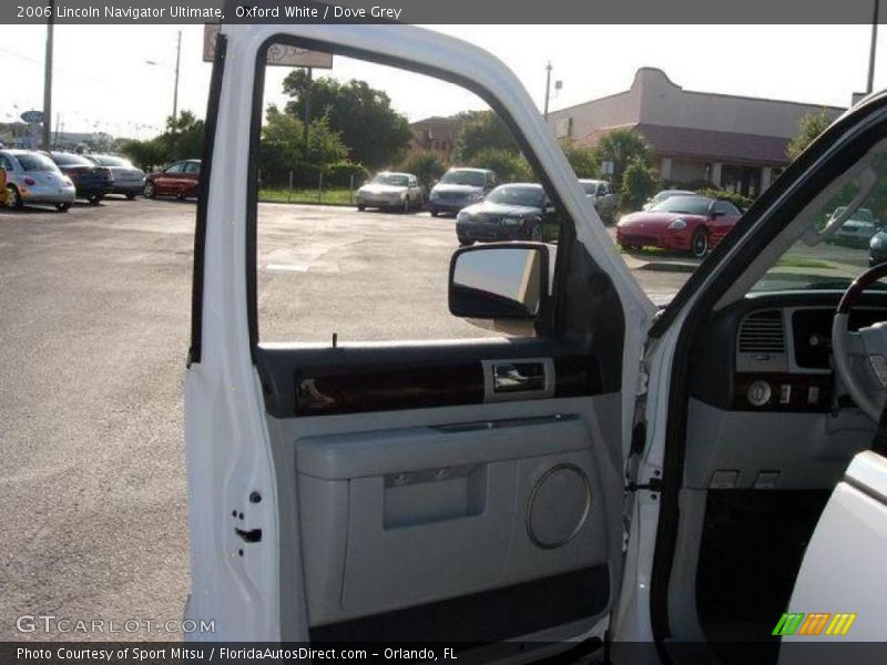 Oxford White / Dove Grey 2006 Lincoln Navigator Ultimate