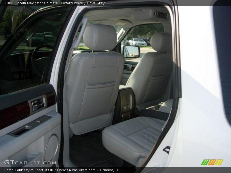 Oxford White / Dove Grey 2006 Lincoln Navigator Ultimate