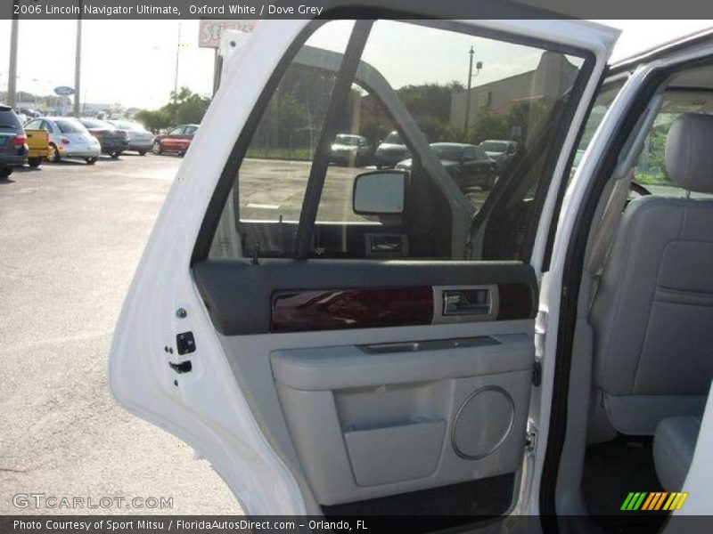 Oxford White / Dove Grey 2006 Lincoln Navigator Ultimate