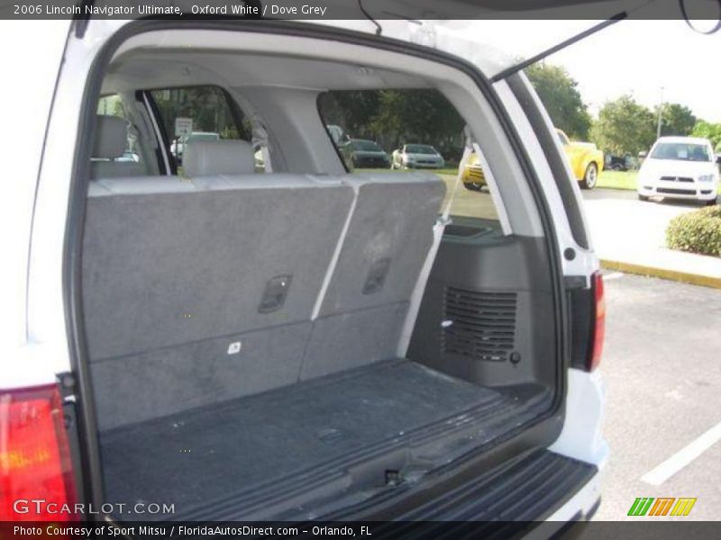 Oxford White / Dove Grey 2006 Lincoln Navigator Ultimate