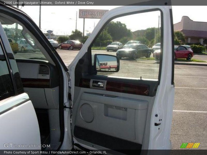 Oxford White / Dove Grey 2006 Lincoln Navigator Ultimate