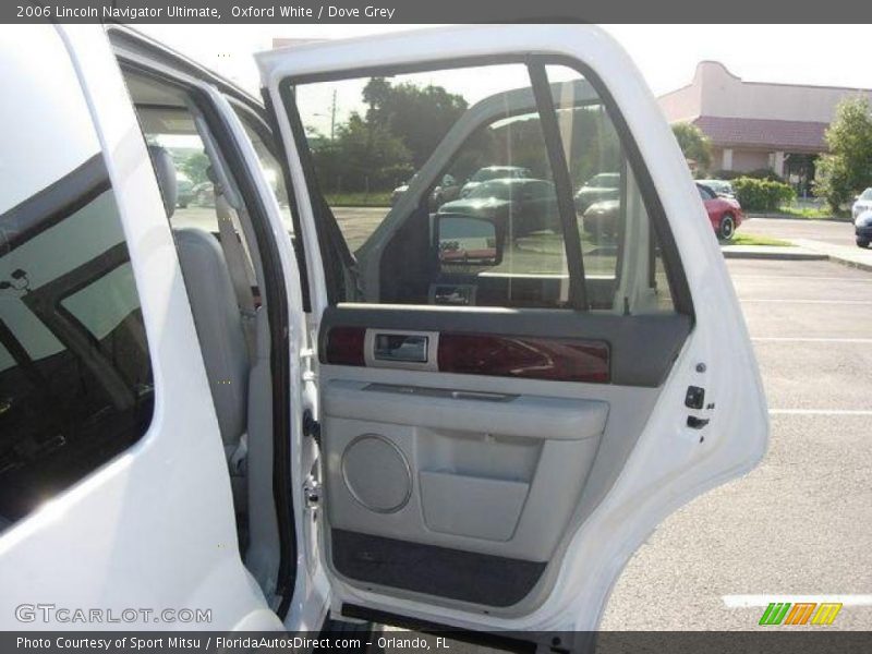 Oxford White / Dove Grey 2006 Lincoln Navigator Ultimate