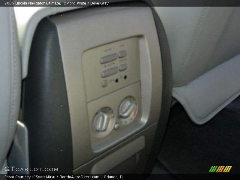 Oxford White / Dove Grey 2006 Lincoln Navigator Ultimate