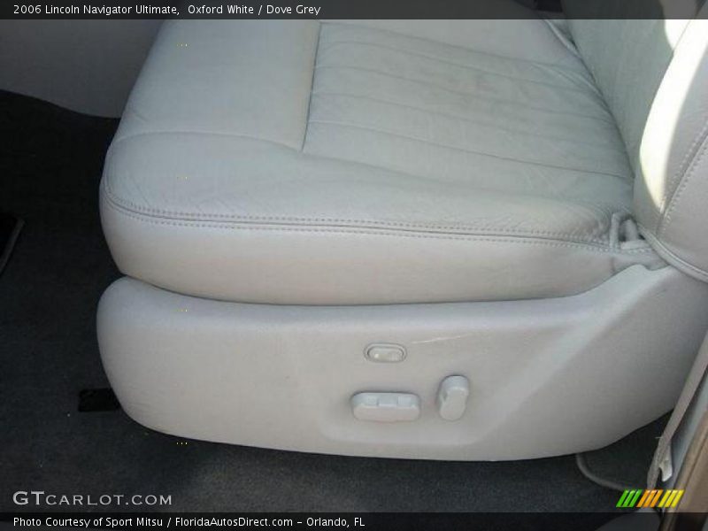 Oxford White / Dove Grey 2006 Lincoln Navigator Ultimate