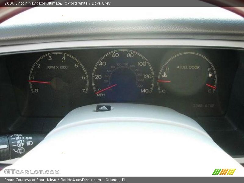 Oxford White / Dove Grey 2006 Lincoln Navigator Ultimate