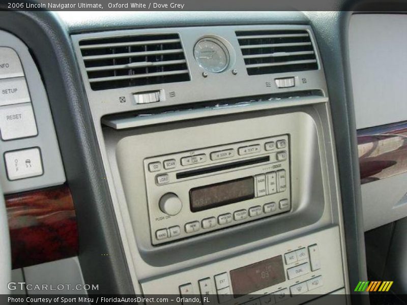 Oxford White / Dove Grey 2006 Lincoln Navigator Ultimate