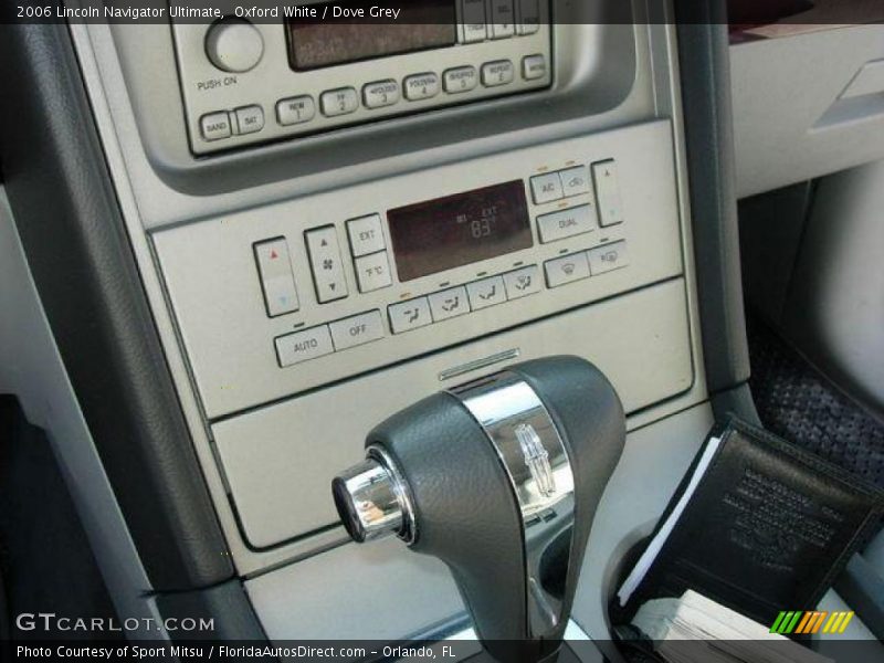 Oxford White / Dove Grey 2006 Lincoln Navigator Ultimate