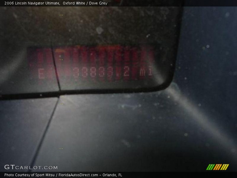 Oxford White / Dove Grey 2006 Lincoln Navigator Ultimate