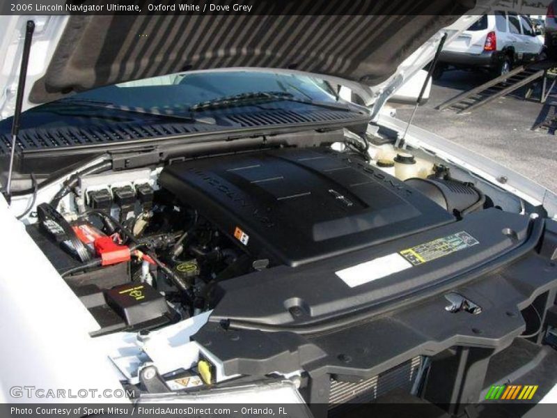 Oxford White / Dove Grey 2006 Lincoln Navigator Ultimate