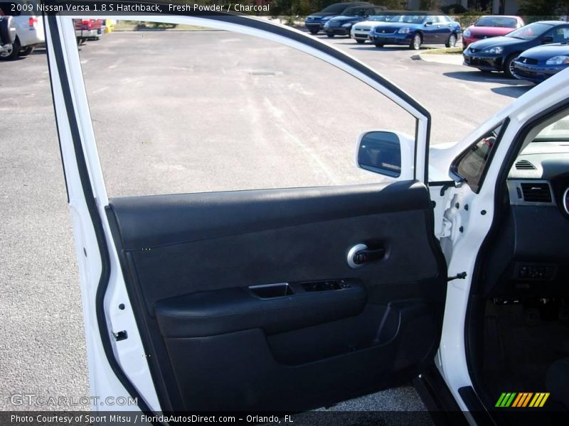 Fresh Powder / Charcoal 2009 Nissan Versa 1.8 S Hatchback