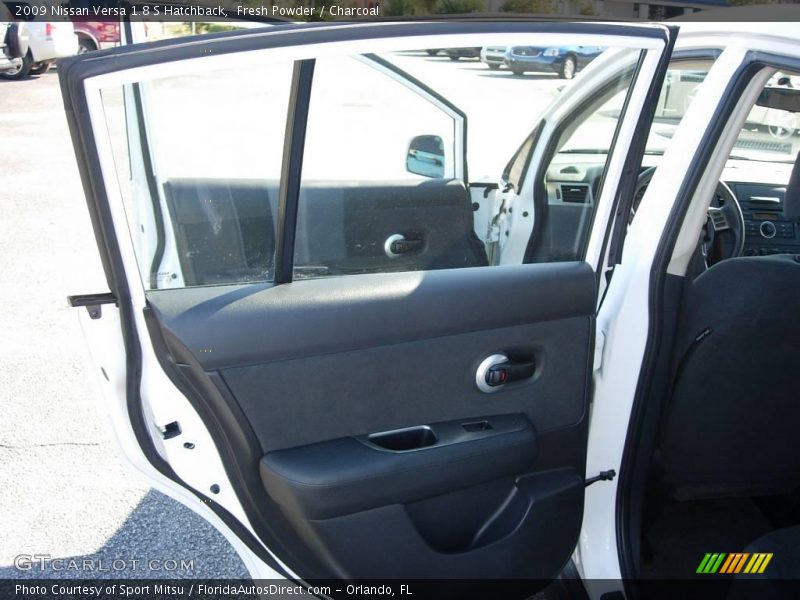 Fresh Powder / Charcoal 2009 Nissan Versa 1.8 S Hatchback