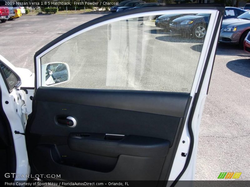 Fresh Powder / Charcoal 2009 Nissan Versa 1.8 S Hatchback