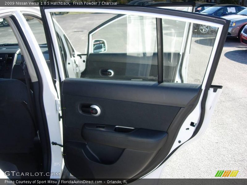 Fresh Powder / Charcoal 2009 Nissan Versa 1.8 S Hatchback