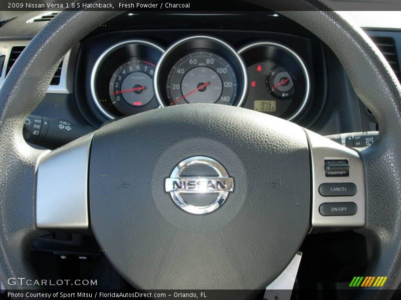 Fresh Powder / Charcoal 2009 Nissan Versa 1.8 S Hatchback