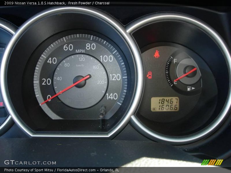 Fresh Powder / Charcoal 2009 Nissan Versa 1.8 S Hatchback