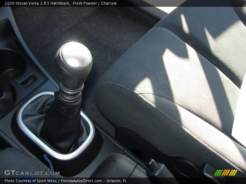 Fresh Powder / Charcoal 2009 Nissan Versa 1.8 S Hatchback