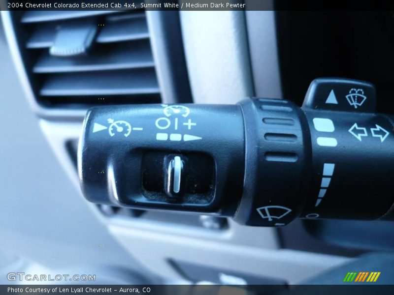 Summit White / Medium Dark Pewter 2004 Chevrolet Colorado Extended Cab 4x4