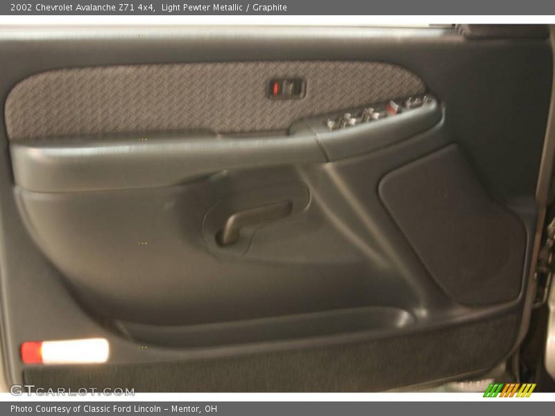Light Pewter Metallic / Graphite 2002 Chevrolet Avalanche Z71 4x4