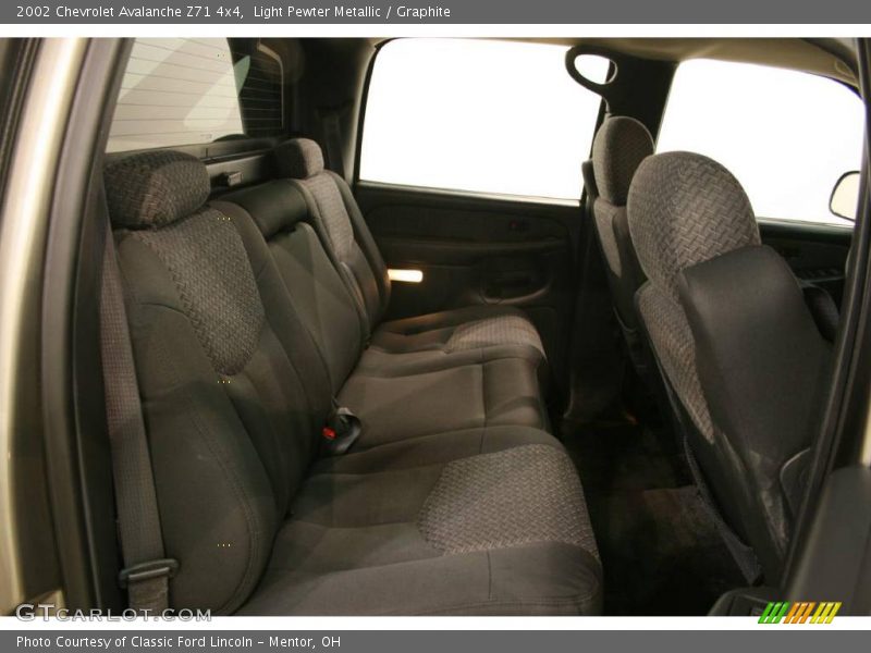 Light Pewter Metallic / Graphite 2002 Chevrolet Avalanche Z71 4x4