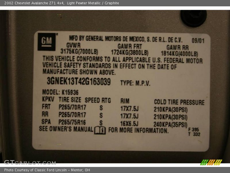 Light Pewter Metallic / Graphite 2002 Chevrolet Avalanche Z71 4x4