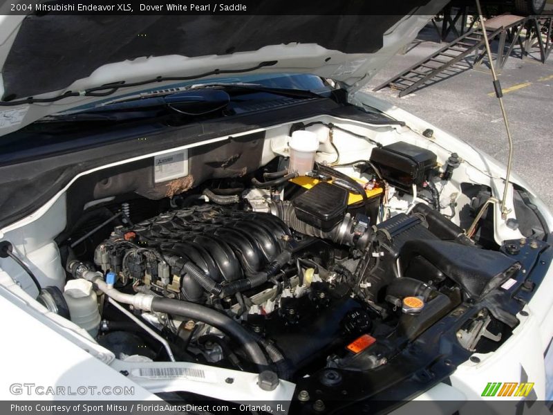 Dover White Pearl / Saddle 2004 Mitsubishi Endeavor XLS