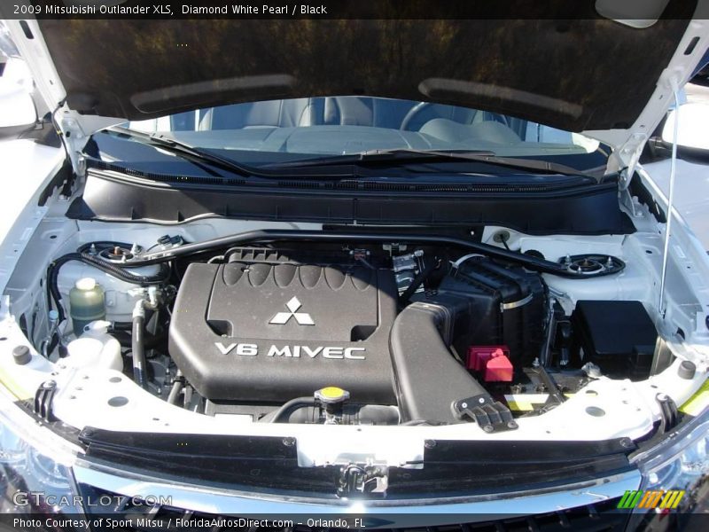 Diamond White Pearl / Black 2009 Mitsubishi Outlander XLS