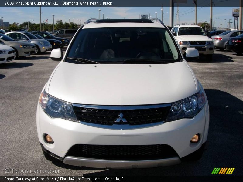 Diamond White Pearl / Black 2009 Mitsubishi Outlander XLS