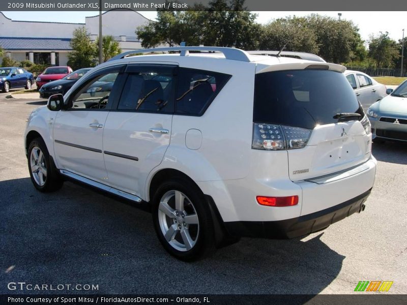 Diamond White Pearl / Black 2009 Mitsubishi Outlander XLS