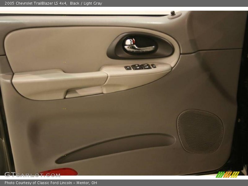 Black / Light Gray 2005 Chevrolet TrailBlazer LS 4x4