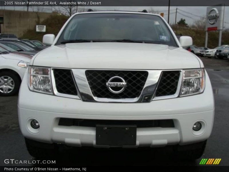 Avalanche White / Desert 2005 Nissan Pathfinder SE 4x4