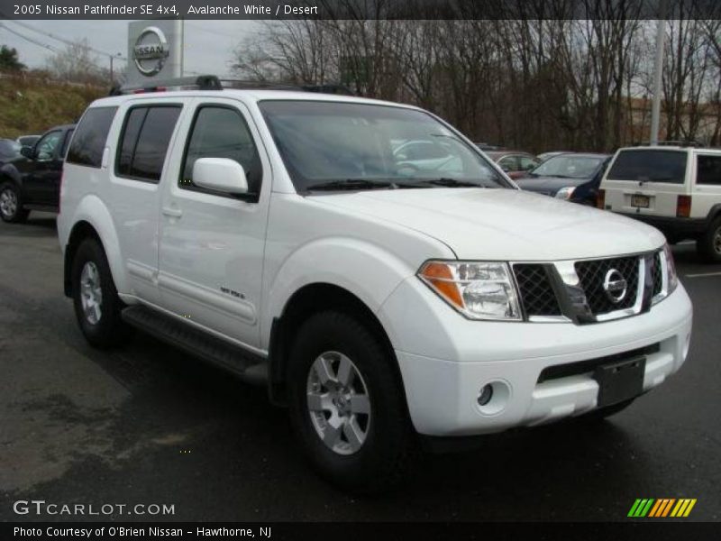 Avalanche White / Desert 2005 Nissan Pathfinder SE 4x4