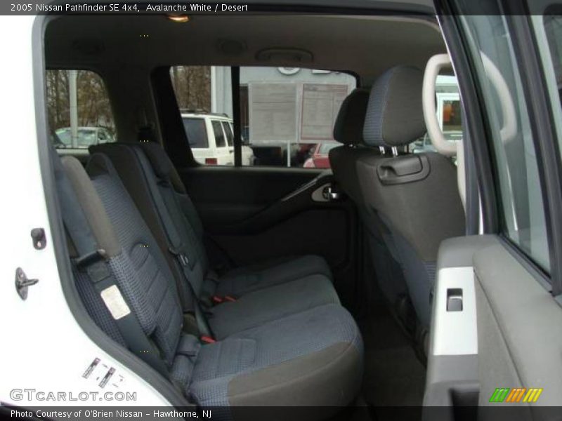 Avalanche White / Desert 2005 Nissan Pathfinder SE 4x4