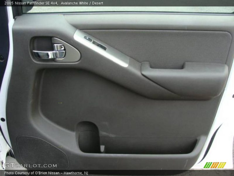 Avalanche White / Desert 2005 Nissan Pathfinder SE 4x4