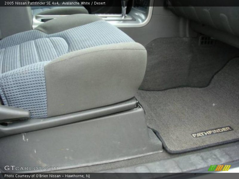 Avalanche White / Desert 2005 Nissan Pathfinder SE 4x4