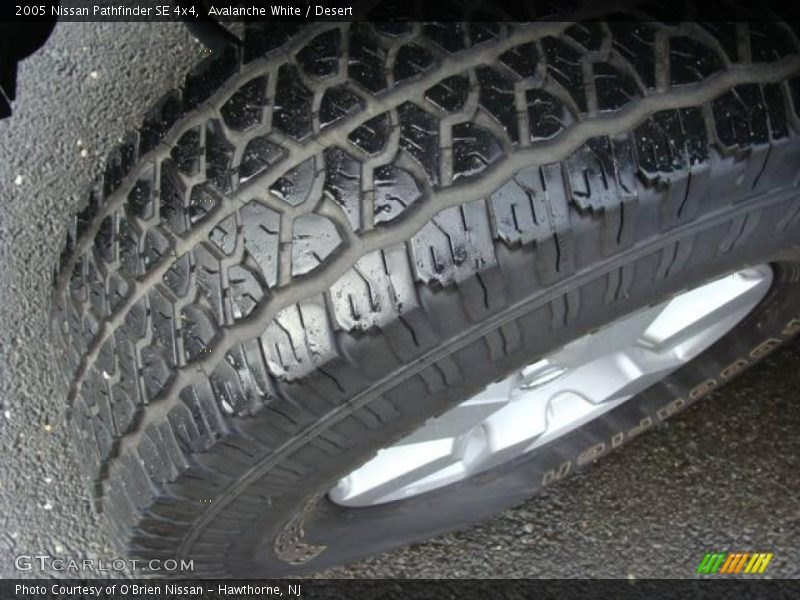 Avalanche White / Desert 2005 Nissan Pathfinder SE 4x4